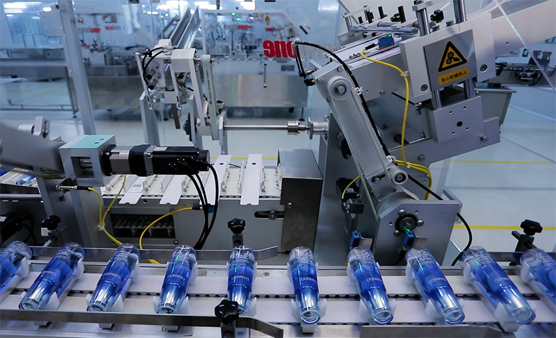 物流受阻原料瓶頸凸顯，化妝品與服裝企業迎來多重挑戰